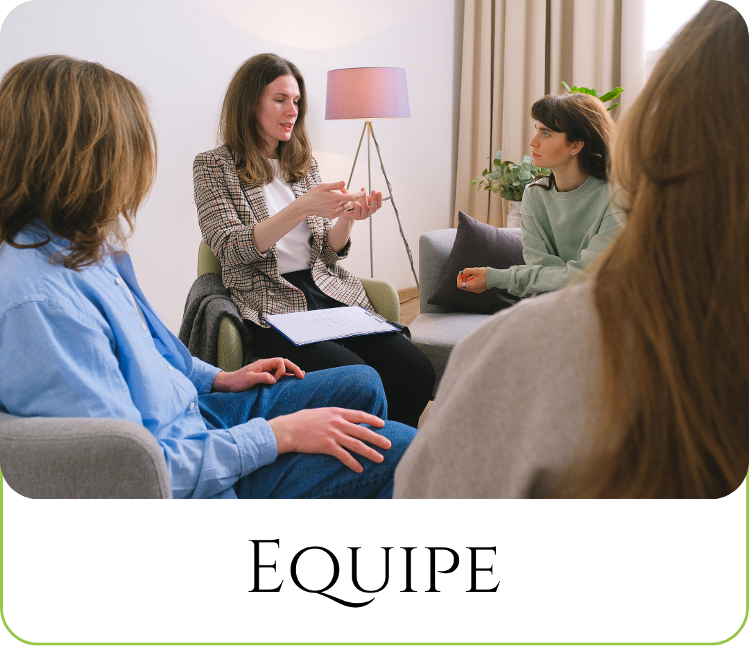 Equipe da SER Clínica. Fonoaudiólogas: Birgit Möbus, Adriana Avagliano, Bruna Capalbo Yousseff, Taís Orlandi. Psicólogas: Dra. Glaury Coelho, Andrea Suplicy, Danielle Altenburg, Emanuelly  a Silva Barros, Paula Trilles, Tábata Salso. Mindfulness: Dra. Luiza Tanaka e Alex Malumbres.